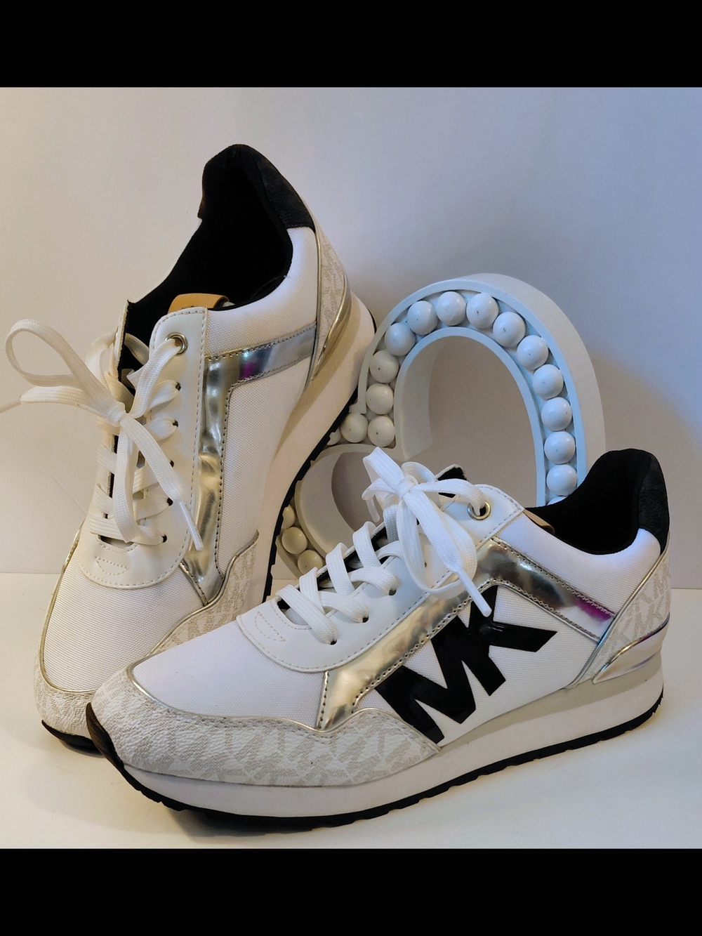 Michael Kors FT24E MK Logo Trainer Sneakers White Silver Black Size 8.5M NWOT